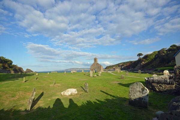 Cwm-yr-Eglwys, Dinas Bay, Pembrokeshire