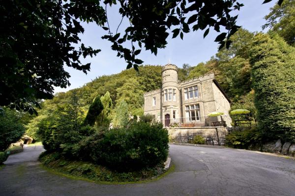 YHA Eyam exterior