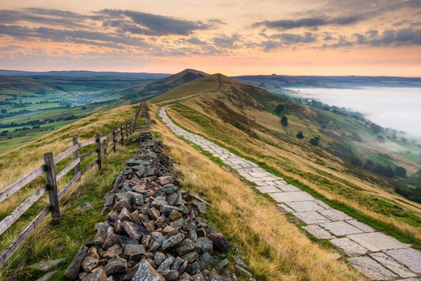 Running from Castleton Losehill Hall, view along Mam Tor ridge