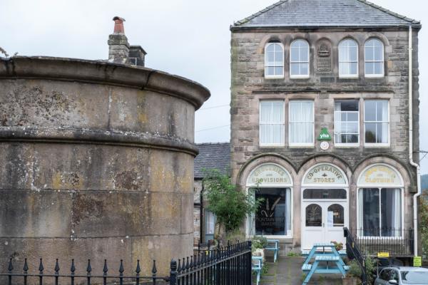 Exterior view of YHA Youlgreave building