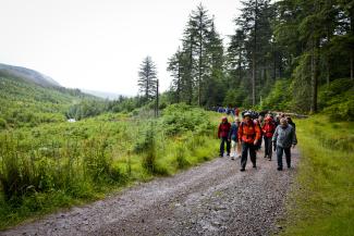 Large group of walkers on a YHA walk