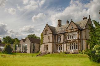 YHA Castleton Losehill Hall entrance