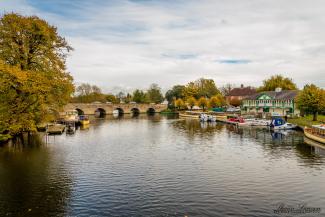 Stratford-upon-Avon bridge in autumn