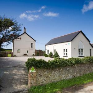 YHA Elmscott Bunkhouse exterior 