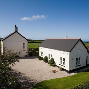 YHA Elmscott Bunkhouse Exterior