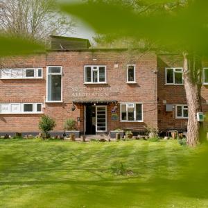 YHA Holmbury St Mary Surrey Hills exterior