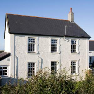 YHA Elmscott Bunkhouse Exterior