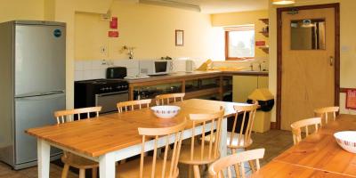 YHA Alstonefield kitchen