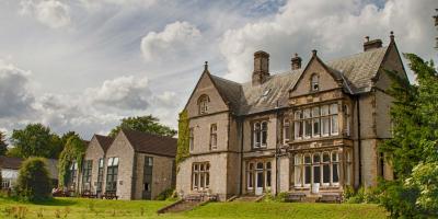 YHA Castleton Losehill Hall entrance