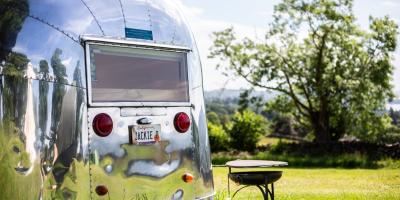 Back of a silver caravan showing an American 'Jackie O' licence plate