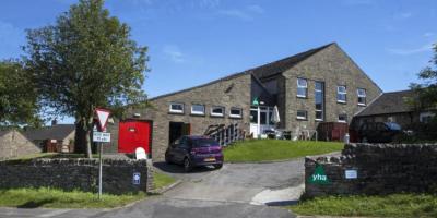 YHA Hawes entrance and parking