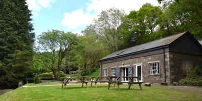 YHA Okehampton Bracken Tor lodge exterior