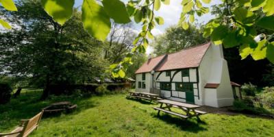 Exterior of YHA Tanners Hatch Surrey Hills