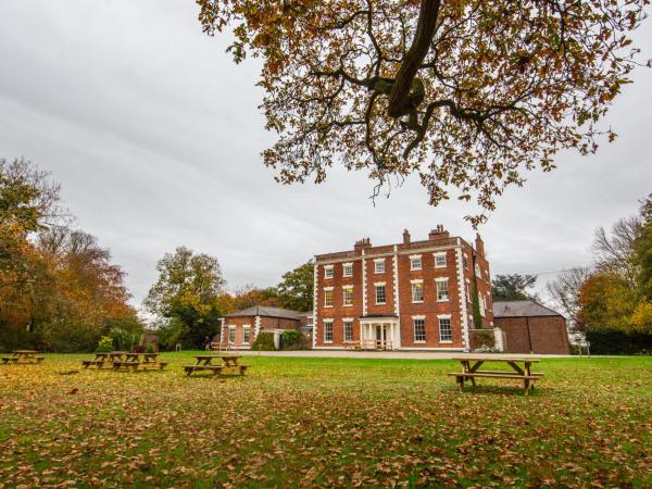 YHA Chester Trafford Hall exterior