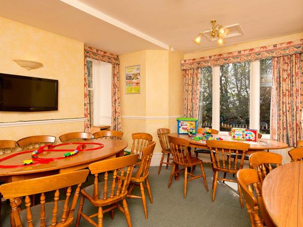 YHA Eyam dining room