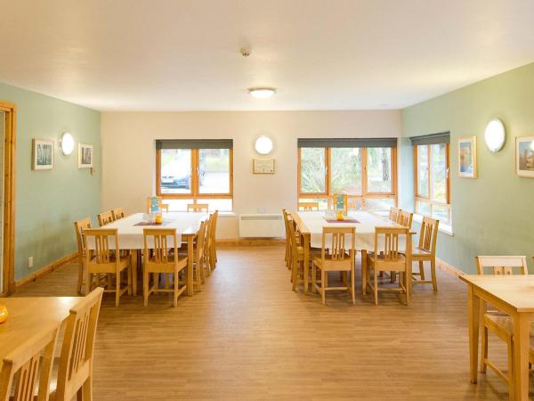 YHA Sherwood Forest dining room