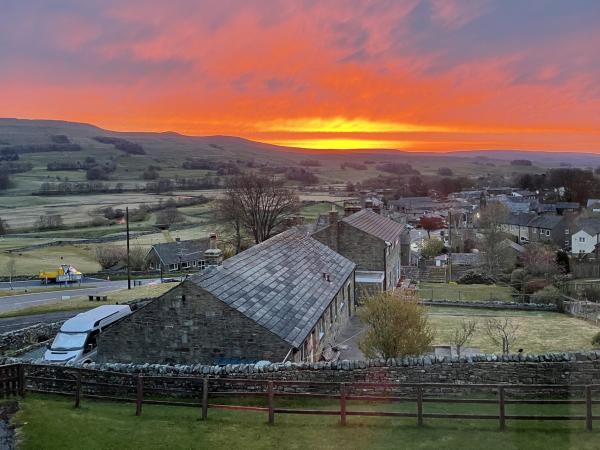 YHA Hawes exterior at sunset