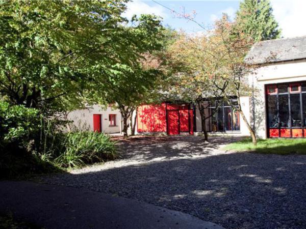 YHA Hawkshead courtyard