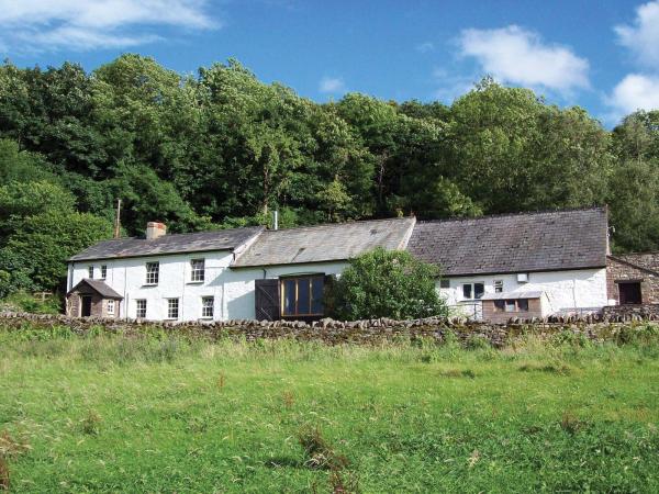 YHA Brecon Beacons Danywenallt view