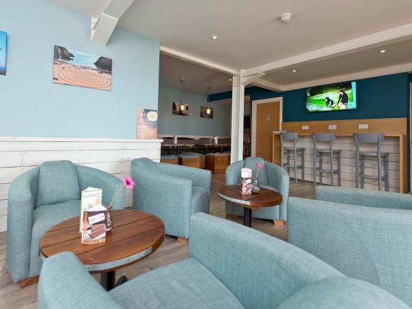 YHA Manorbier lounge