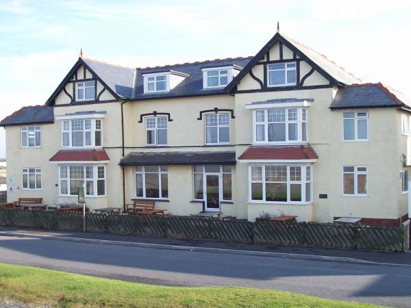 Exterior of YHA Borth