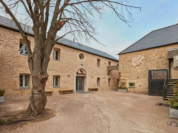 YHA Cotswolds exterior